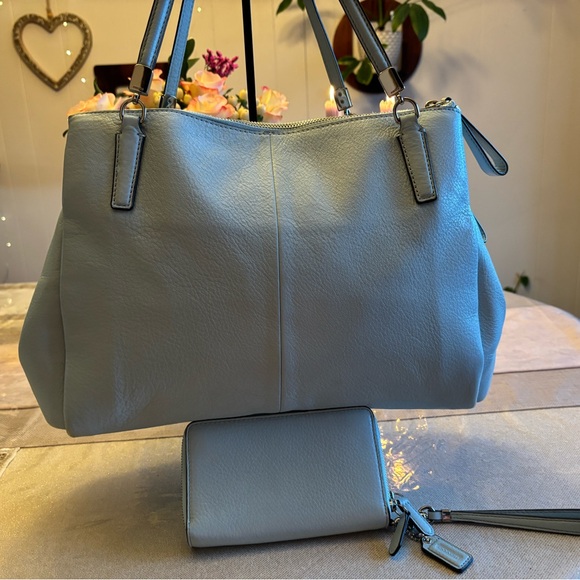 Beautiful coach kitt handbag with matching wallet - Picture 3 of 14